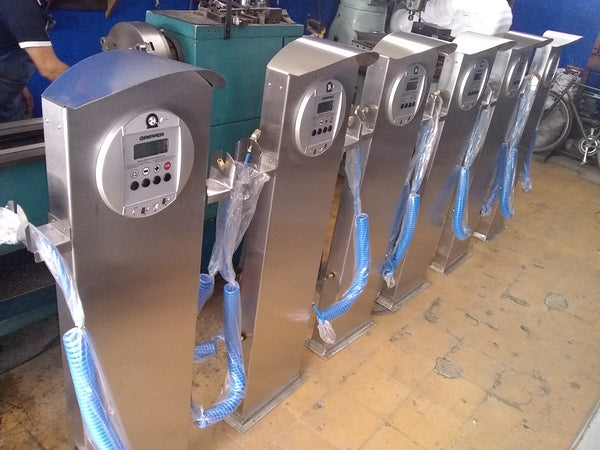 Dispensarios agua y aire electrónico, tipo parquímetro en acero inoxidable con accesorios